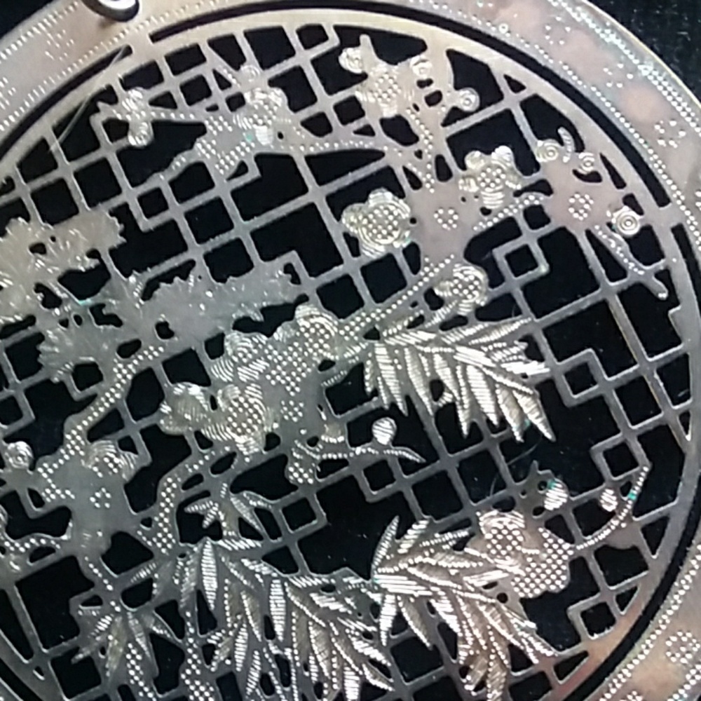 ❌SOLD❌🔷️For Charity🔷️ Floral Medallion earrings - Picture 3 of 7